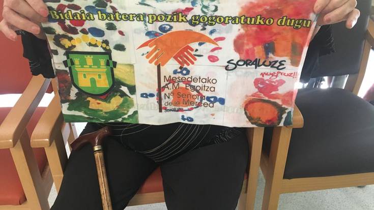 Mesedeetako egoiliarren oparia mendigoizaleei