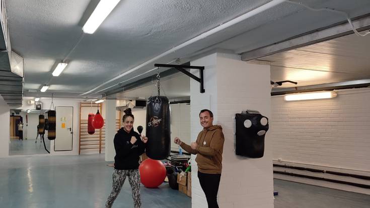 Soraluzeko Udalak kiroldegiko boxeo gela margotu du