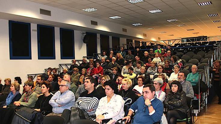 Autobus geltokia Gila zubian ipintzeko behar adina ahalegin ez da egin
