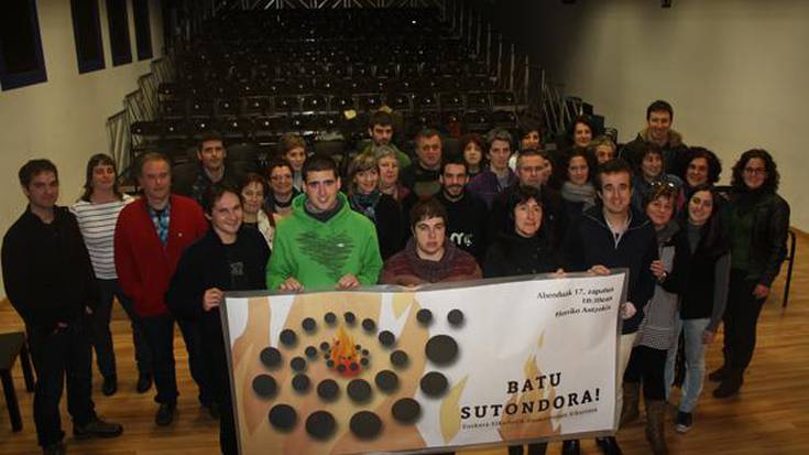 Berrogei euskaldun euskaltasunaz berbetan