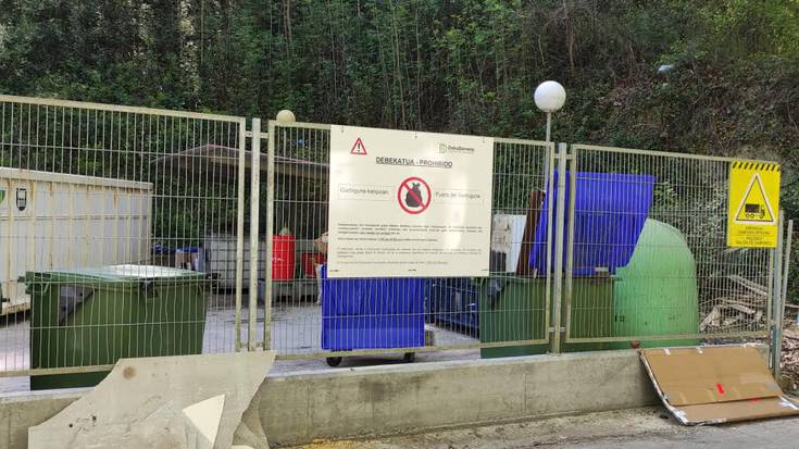 Garbiguneen kanpoan hondakinak uzten dituzten pertsonei isunak jartzen hasiko da Mankomunitatea