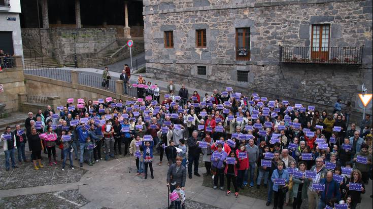 Manifestazioa deitu dute biharko, Iruñean