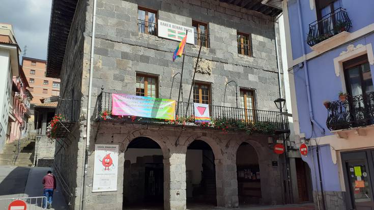 LGTBI pertsonen eskubideak aldarrikatzeko elkarretaratzea deitu dute