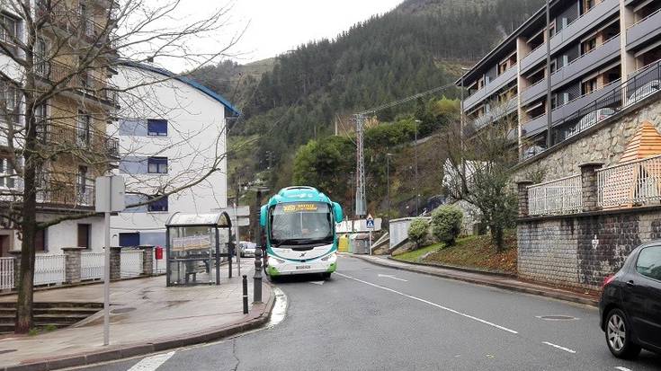 Autobus-gidariendako segurtasun handiagoa eskatzeko elkarretaratzea