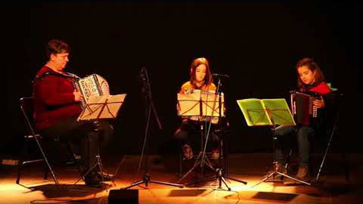 'Aingeru festa' trikiarekin interpretatu zuten