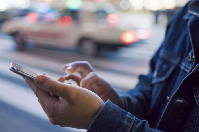 Telefono mugikorrak kontrolatzeko ustezko iruzur baten berri eman du Ertzaintzak