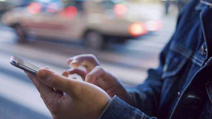 Telefono mugikorrak kontrolatzeko ustezko iruzur baten berri eman du Ertzaintzak