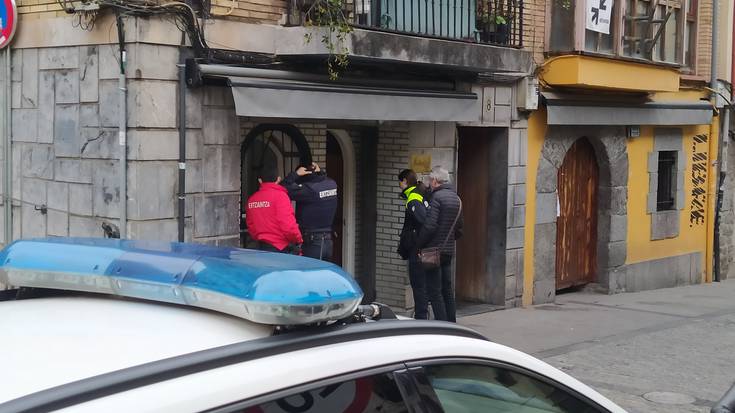 Lapurretan egin dute Intxixu Pub tabernan