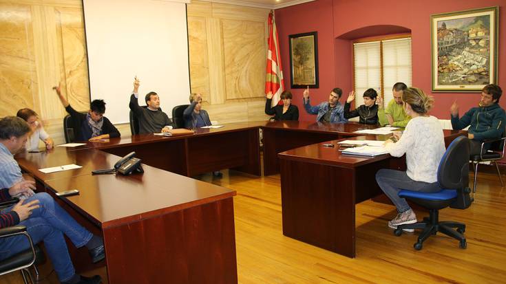 Zergen igoera, Atxuriko zubia eta beste landu zituzten osoko bilkuran