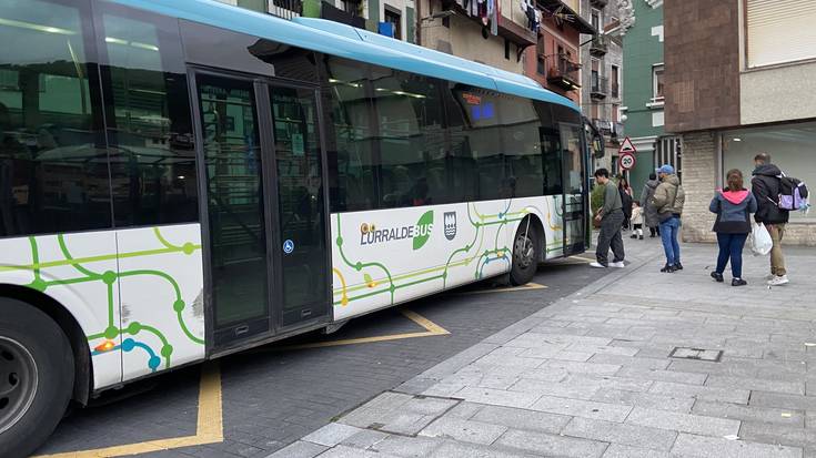 Ostegun gauetik aurrera, autobusak berriro greban