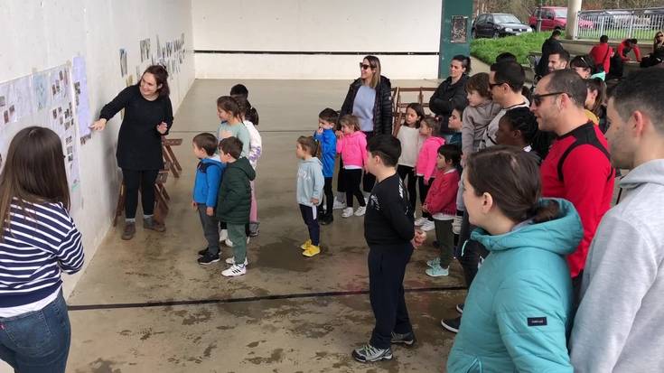 San Andresko parkea eraberritzeko iritzia eman dute hainbat familiak