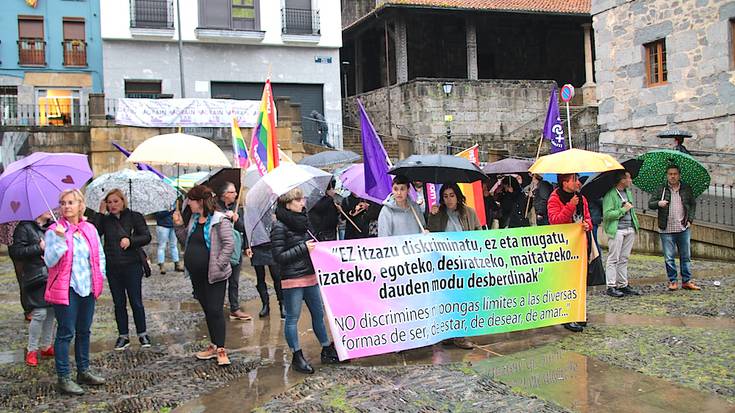 LGTBIfobia baztertzeko, plazara