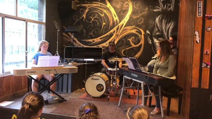 Piano audizioa ikasle gazteen eskutik