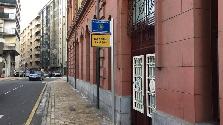Nortasun agiriak eta pasaporteak berritzeko Eibarko bulegoa, zabalik