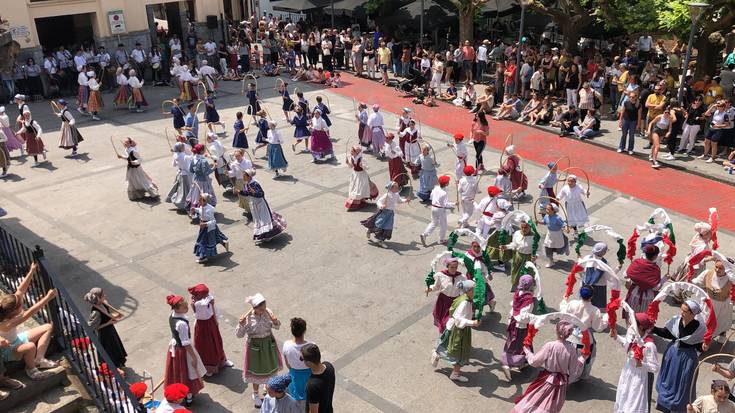 Domekan 130 dantzari txiki batuko dira Euskal Jaian