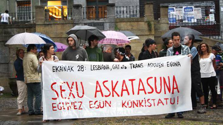 Ekainaren 28a ospatzeko elkarretaratzea egin zuten atzo