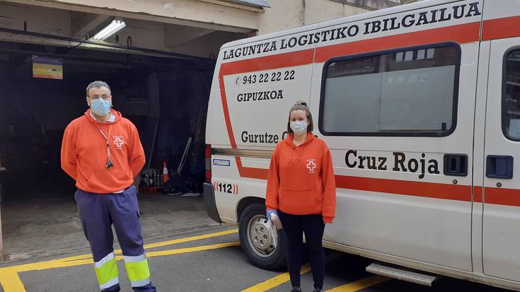 Gurutze Gorriak 169 pertsonari banatzen die janaria Soraluzen