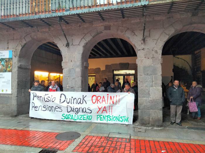 Hitzetatik ekintzetara pasatzeko exijitu diete politikariei