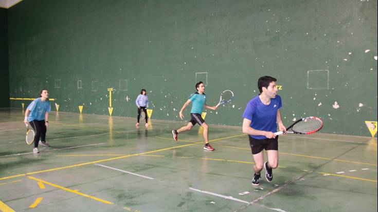 Frontenis txapelketa beteta