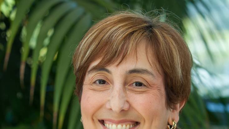 “Bataz beste, duela berrogeita hamar urte baino ordubete gutxiago egiten dugu lo” Elena Urrestarazu