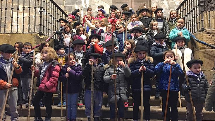 Kalerik kale ibili ziren musika eskolakoak, Santa Eskean