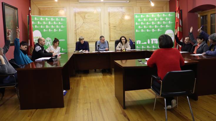 Hiru alderdien arteko adostasuna apurtzea egotzi diote EH Bilduri ordainsariak direla eta