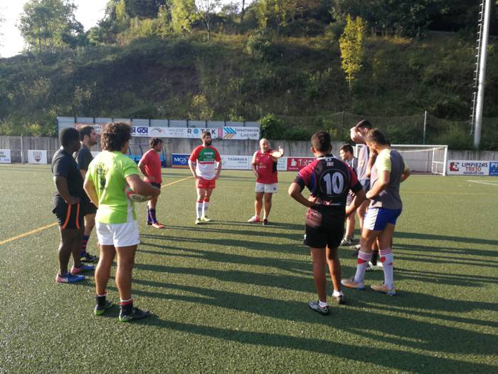 Eibarko Rugbi Taldeak Ezozin dihardu entrenatzen 