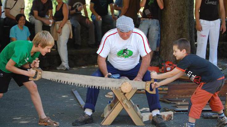 Auzoen arteko desafioa Ezozi auzoko jaietan