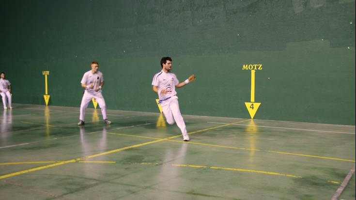 Domekan, pilota partidak