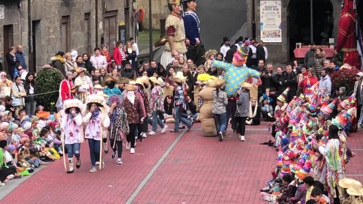 Euskal Aratosteetako jaialdi jendetsua Zubian