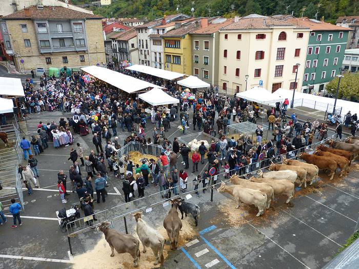 Gaztañerre azoka oparo dator 