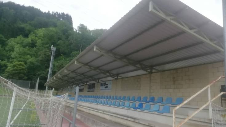Futbol zelaiko estalpearen konponketa