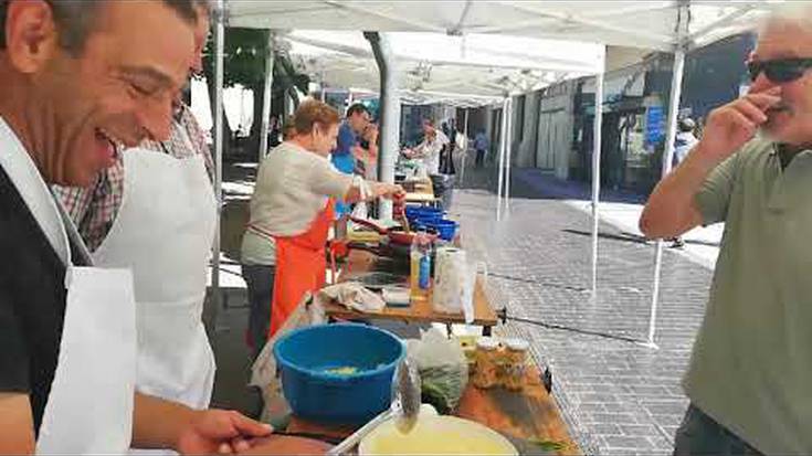 Tortilla lehiaketa iruditan
