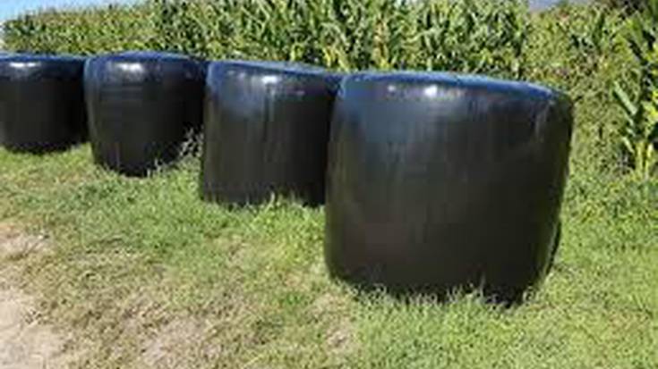 Baserrietako plastikoaren bilketa