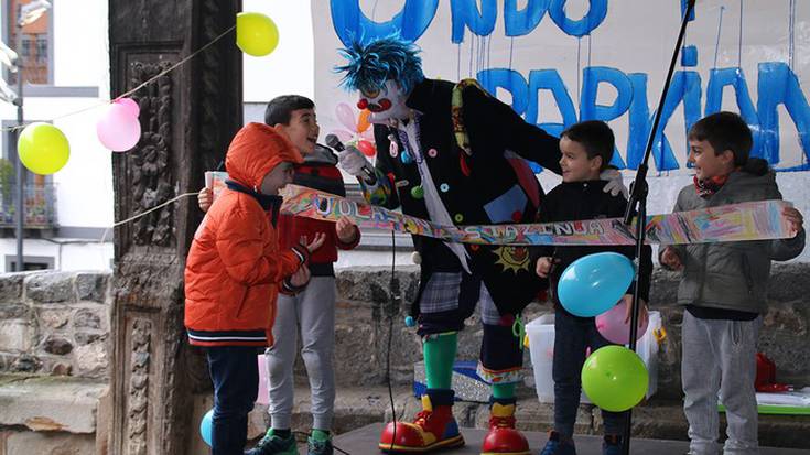 Estaziñoko parke berria; jolasteko gune bat baino askoz gehiago.