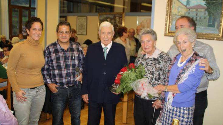 Maria Urizar eta Luis Elorza omendu dituzte 80 urtetik gorakoen omenezko bazkarian
