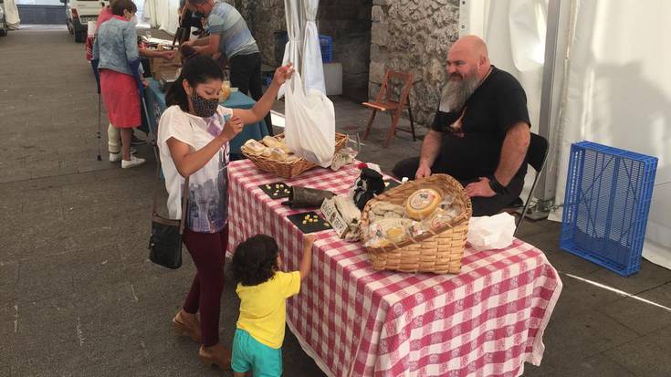 "Plazentzian oso ondo saltzen da gazta"