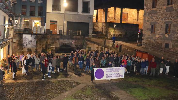 Herritar askok egin zuten bat indarkeria matxista gaitzesteko protestarekin