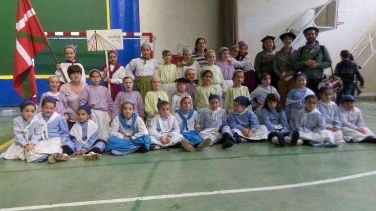 Dantzari txikien jai handia aterpean