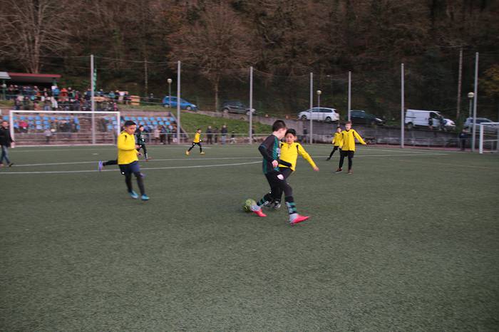 Datorren astean, futbol eskolari, rugby eskolari eta udal kiroldegiko talde-kirolei berrekingo diete