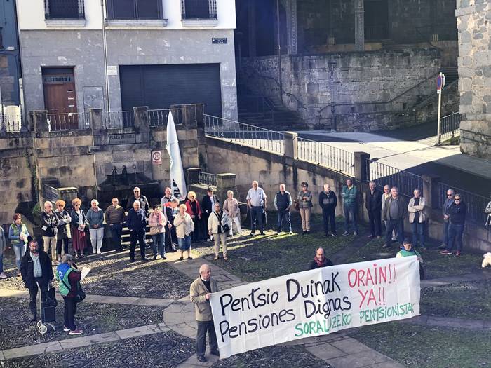 2024ko aurrekontuan pentsioak aintzat hartzeko eskaera