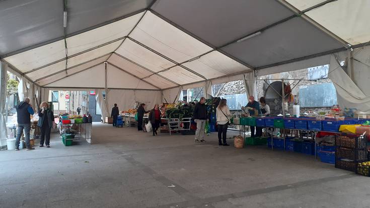 Azoka txikia, triste samar