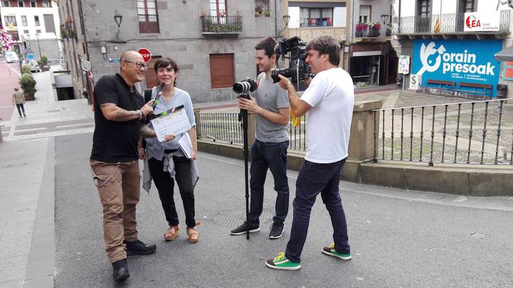 Soraluzeko hiru lagun 'Historias a Bocados' saioan