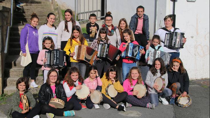 Musika eskolakoak kontzertu solidarioan