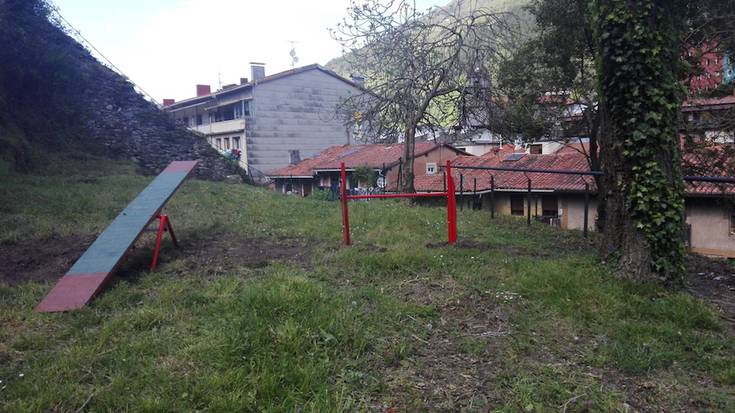 Txakurrendako parkea gertu dago, Atxuriko goiko aldean