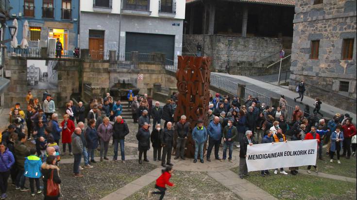 Zentral eolikoa mendigainean ipintzearen kontrako protesta