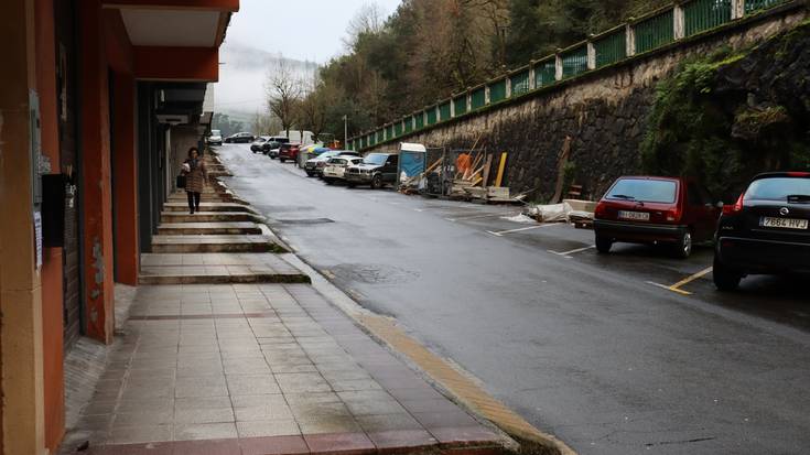 Azpiegiturak berritu, plataforma bakarra sortu eta zoladura osoa aldatuko dute Ezozibide kalean