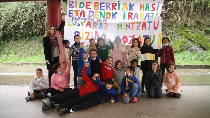 Euskararen Egun pozgarria izan zuten eskolan