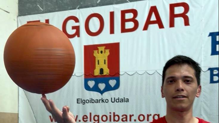 Elgoibarko saskibaloi jokalariak abilezia jokoan