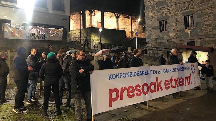 "Etxeratzeko bideari, konponbideari eta elkarbizitzaren eraikuntzari" bide emateko lanean